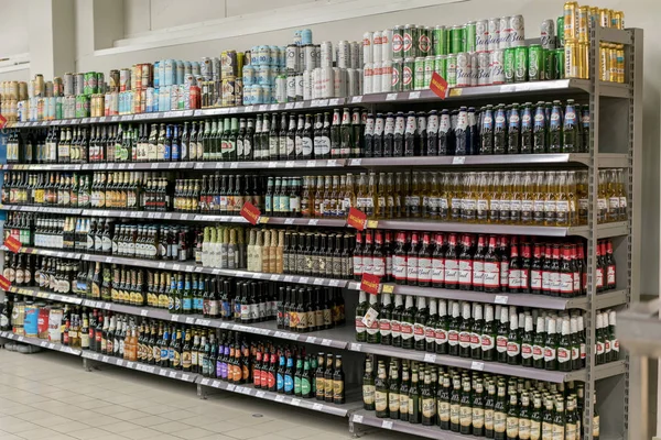 Kiev Oekraïne Februari 2018 Verschillende Soorten Bier Schappen Supermarkt — Stockfoto