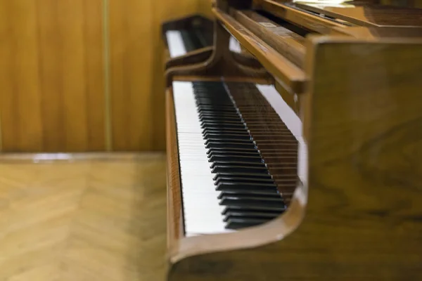 Closeup Antique Piano Keys Wood Grain Brown Piano Keys — Stock Photo, Image