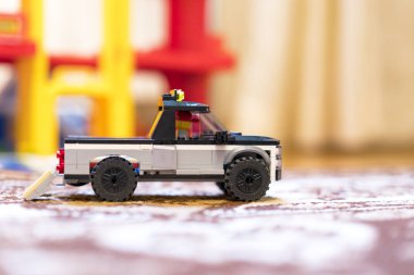 Oyuncak çocuk odası tasarımcısında makineden. Çocuk Jeep.