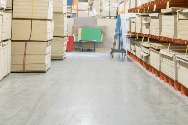 Sunta ve Sunta levhalar yapı malzemeleri raflarda saklamak