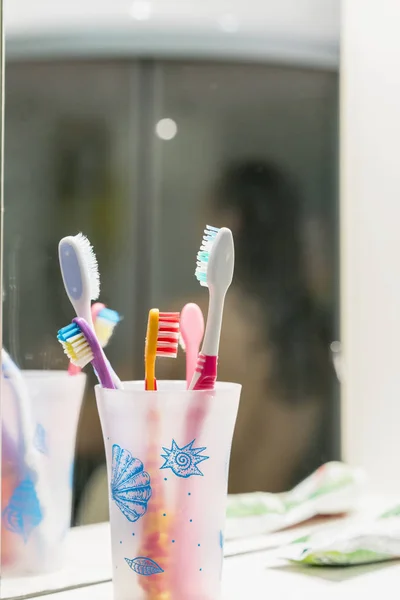 Toothbrushes Glass Bathroom — Stock Photo, Image