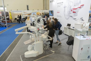 Kiev, Ukrayna. 5 Ekim 2018. Diş Sergisi, diş ekipman.