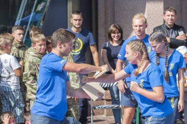 Ukrayna, Kiev, Ukrayna 09.09.2018 gösterge sokak performansı güreşçiler. Sağlıklı yaşam teşviki. Karate sokakta