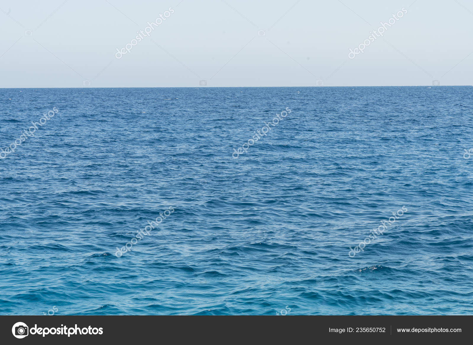 蓝色海背景美丽的天空和蓝色的海洋或大海蓝色的海面与波浪 图库照片 C Colt Kiev Mail Ru