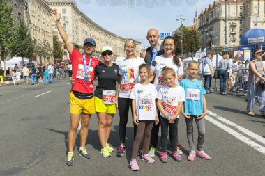 Ukrayna, Kiev, Ukrayna 09.09.2018 sporcular ve Amatör çalıştırıyorsunuz. İnsanlar içinde çalışan nişanlandık. Sağlıklı yaşam teşviki. Sonra uzun vadede mutlu koşucu.