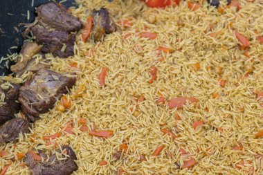 Özbek pilavı içinde belgili tanımlık çarşı. Piknik özbek pilavı ile. Oryantal pilav. Yakın çekim menü tasarımı için