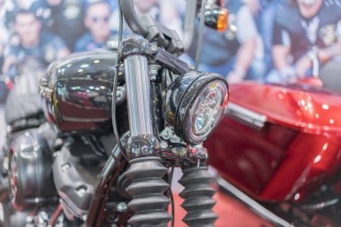 Krom farlar lüks motosiklet yakın çekim. Bir motosiklet, klasik şık krom kaplama motosiklet Far krom far