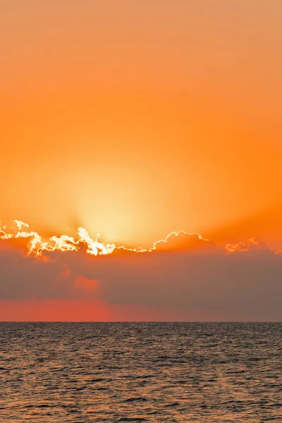 Amanhecer Colorido Sobre Mar Pôr Sol Belo Pôr Sol Mágico — Fotografia de Stock
