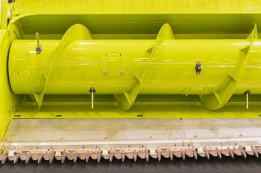 Tarım makineleri ekici garajda saklamak için gelecek sezon kadar kapalı.