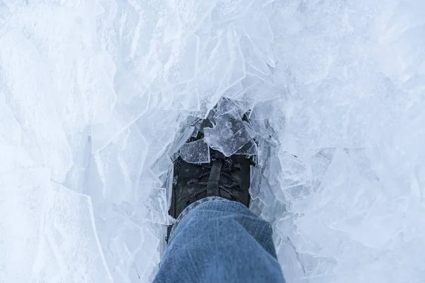 Buty Zimowe Bliska Strzał Butów Lodu Stanie Chodzenie Świeżego Białego — Zdjęcie stockowe