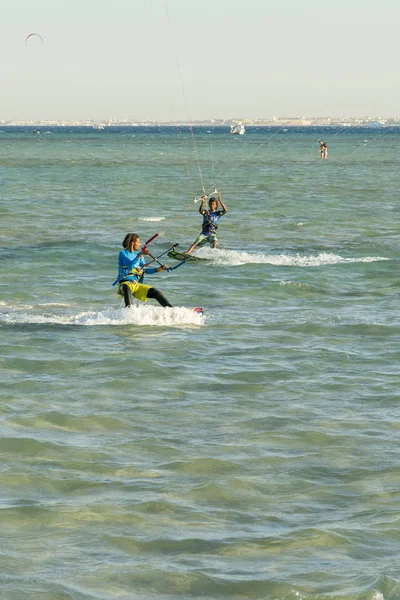 Hurghada Egypt November 2018 Kitesurfing People Riding Kites Waves — Stock Photo, Image