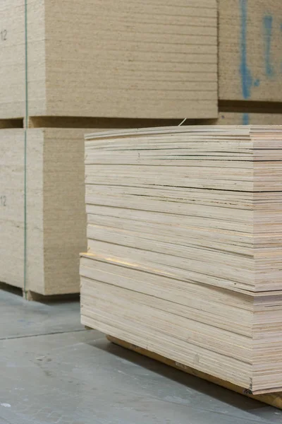 Drewna Magazynie Palety Płyty Sklepie Narzędziami Zapakowany Deski Sklepie Budynku — Zdjęcie stockowe