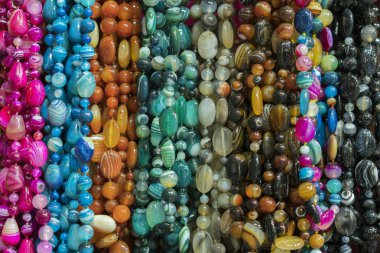 Boncuk kökenli. boncuk kolye Pazar.