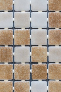 Bej soyut mozaik arka plan. kare piksel mozaik duvar arka plan ve doku soyut. kahverengi cam mozaik döşeme arka plan deseni. dikey fotoğraf