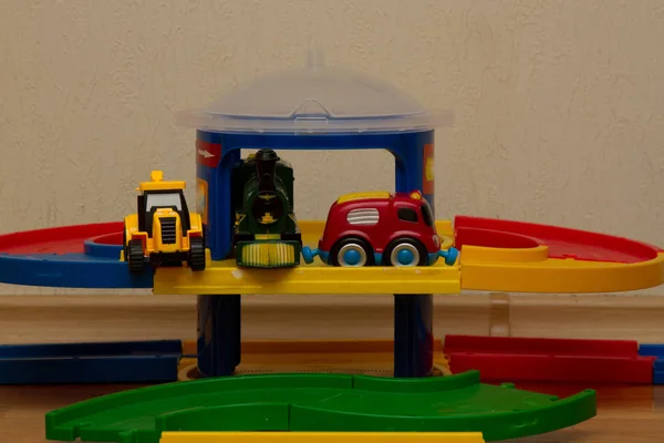 아기의 장난감 차고 및 자동차 — 스톡 사진