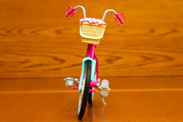 Игрушечный велосипед. Вид спереди — стоковое фото