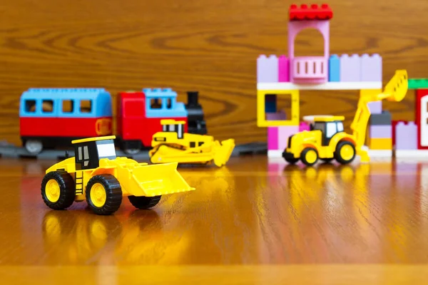 Voitures-jouets de couleur jaune — Photo