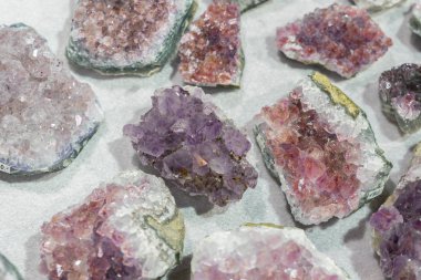 Akuamarin doğal kuvars mavi mücevher jeolojik kristalleri arka plan doku