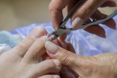 Güzellik salonunda pedikür tedavisi. Yakın konsept. Güzellik salonunda pedikür süreci