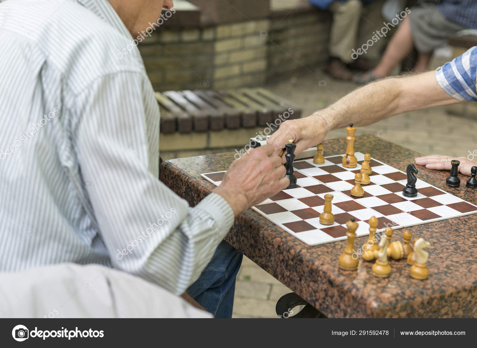 Free Photo  Friends playing chess game