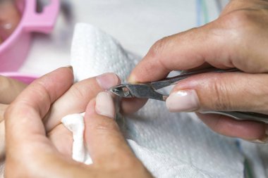 Manikür ve tırnak bakımı prosedürünü kapat.