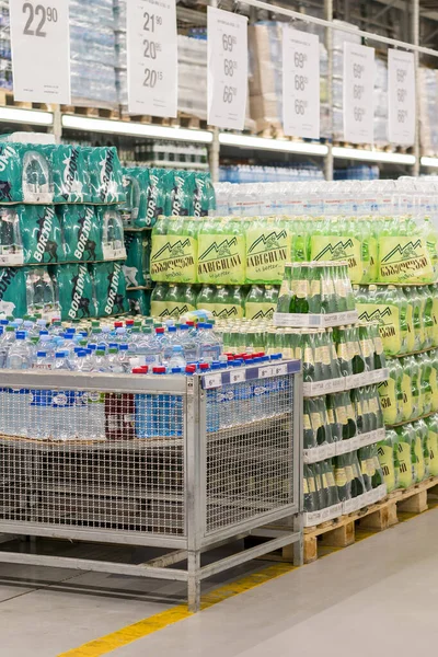 Kiev Ukraine Juillet 2019 Des Boîtes Eau Minérale Magasin Gros — Photo