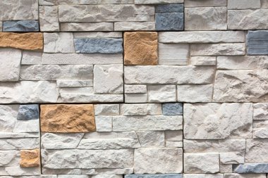 Yığılmış taş duvar, doğal taş kaplama. Arka plan için taş duvar, Slab taş duvar dokusu. Volkanik andesite bazalt taş dokusunun duvar arkaplanı.