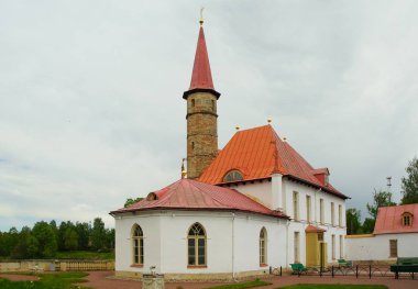 Bahar günü ve Gatchina sarayda tarikat