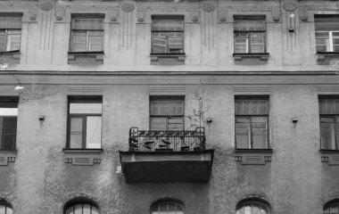 Cephe ve balkon Chkalovsky Prospekt St Petersburg üzerinde Modernist tarzda parçası