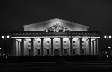 Kış akşam Adası'nda tükürmek, Vasilievsky, St Petersburg, Bina değişimi