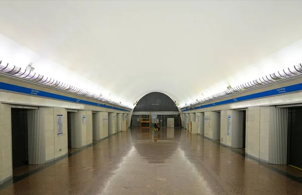 İç metro İstasyonu'na zafer Park St. Petersburg