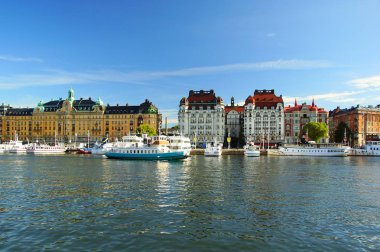 Stockholm şehir sahildeki yaz sabahı