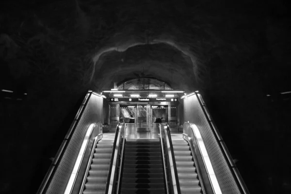 スウェーデン ストックホルムの地下鉄の駅を直結 — ストック写真