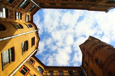 İç avluda de St. Petersburg, Kolokolnaya sokak