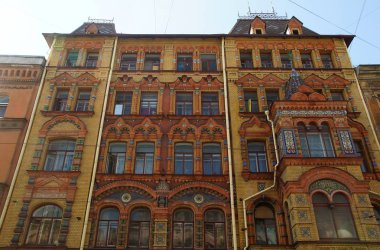 Kamennoostrovsky, St. Petersburg üzerinde evde Art Nouveau tarzında cephe parçası