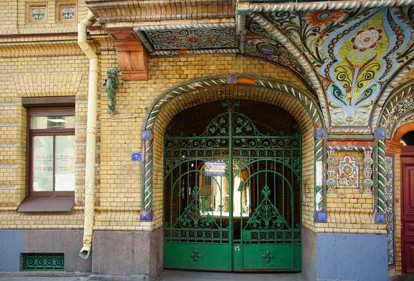 Fragment Arkitektoniska Fasaden Byggnaden Kolokolnaya Street Sankt Petersburg — Stockfoto