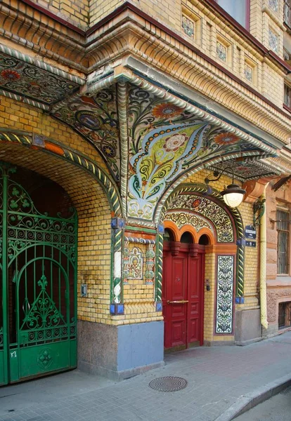 Fragmento Fachada Arquitetônica Edifício Rua Kolokolnaya São Petersburgo — Fotografia de Stock