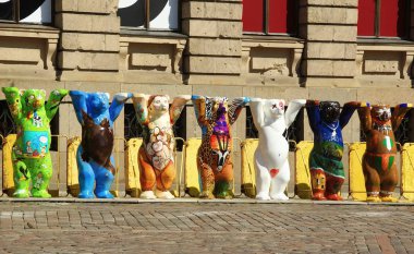 Riga Dome Meydanı nda ekranda United dostum ayı sergi