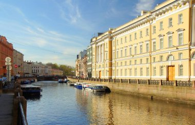 St Petersburg Yusupov setin sabahı güneşli yaz