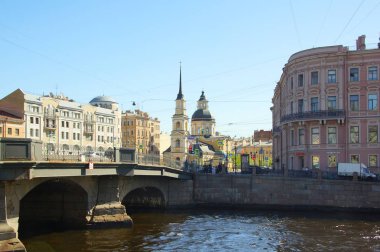 St Petersburg Fontanka Nehri'nin setin güneşli günde yaz