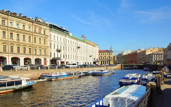 Napsütéses Nyári Reggel Moika Töltésén Petersburg — Stock Fotó