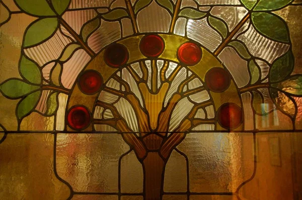 Θραύσμα Του Λεκιασμένου Γυαλιού Στιλ Νουβό Στην Έκθεση Art Nouveau — Φωτογραφία Αρχείου