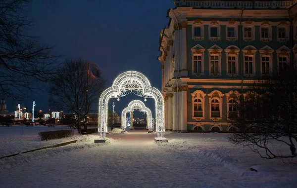 Noel Dekorasyonu Şehir Petersburg Ile Elektrik Çelenk Kışlık Sarayın Hermitage — Stok fotoğraf