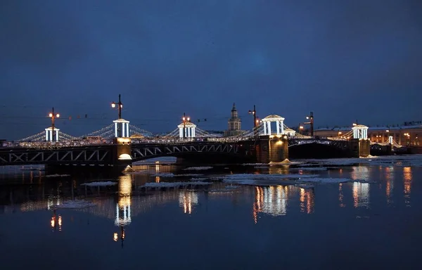 Рождественское Украшение Города Санкт Петербурга Электрическими Гирляндами Дворцовый Мост Через — стоковое фото