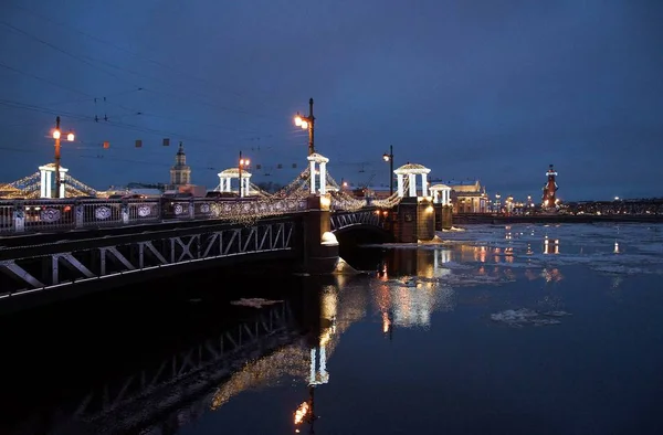 Decoração Natal Cidade São Petersburgo Com Guirlandas Elétricas Ponte Palácio — Fotografia de Stock