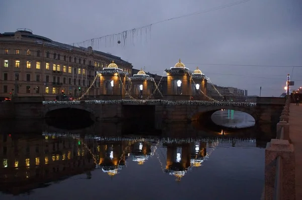 Decoração Natal Cidade São Petersburgo Com Luzes Elétricas Ponte Lomonosov — Fotografia de Stock