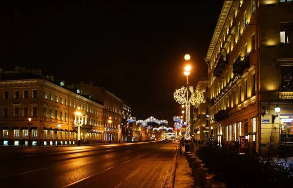 Noel Dekorasyonu Ile Şehrin Elektrik Parlayan Işıklar Nevsky Prospect Petersburg — Stok fotoğraf