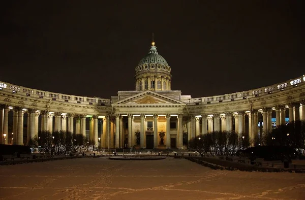 Zimowa Noc Ulicy Newski Prospekt Pobliżu Kazan Cathedral Sankt Petersburgu — Zdjęcie stockowe