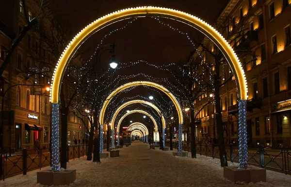 Weihnachtsdekoration Der Stadt Mit Elektrisch Leuchtenden Lichtern Bolshaya Konyushennaya Street — Stockfoto
