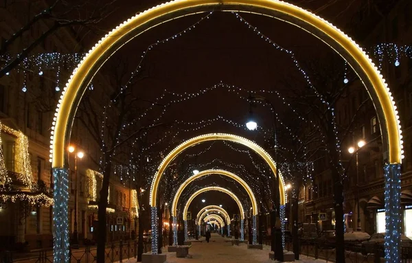 Weihnachtsdekoration Der Stadt Mit Elektrisch Leuchtenden Lichtern Bolshaya Konyushennaya Street — Stockfoto